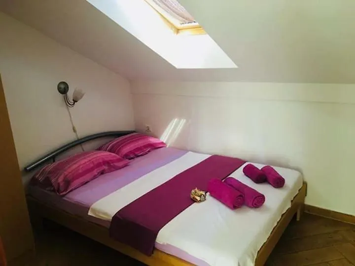 سيلتسي Apartmani Djura شقة فندقية