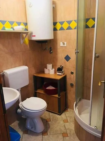 سيلتسي Apartmani Djura شقة فندقية